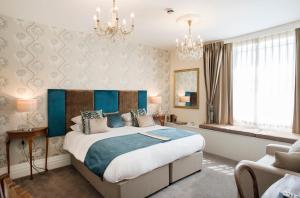 Кровать или кровати в номере Royal Seven Stars Hotel