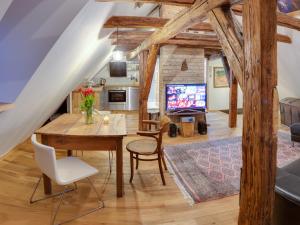 TV a/nebo společenská místnost v ubytování Apartments No.59 Loket