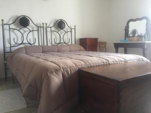 a bedroom with a large bed and a table at Il rifugio di Crucoli in Crucoli