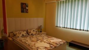 A bed or beds in a room at Aheloy Apartments
