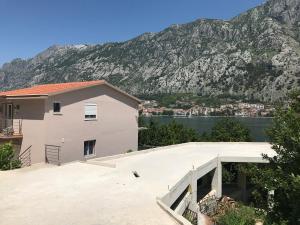 Casa con vistas a la montaña en Apartmani Cuce, en Kotor 14 fotos más