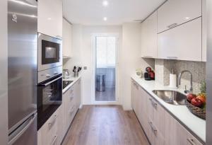 Kjøkken eller kjøkkenkrok på Luxury Apartment In Marbella
