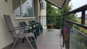 A balcony or terrace at Aheloy Apartments