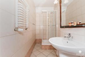 Kúpeľňa v ubytovaní OLECKI Holiday House + 37 fotografií