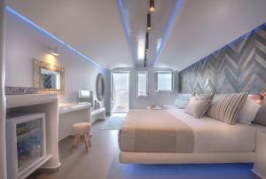 Ένα ή περισσότερα κρεβάτια σε δωμάτιο στο Secret Legend Suites