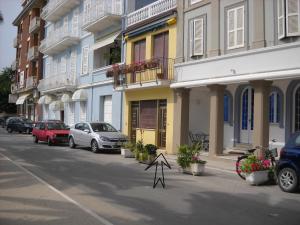 a street with cars parked on the side of a building at Appartamento Prima Fila mare in Cupra Marittima