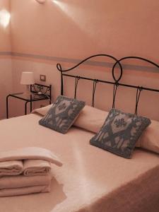 a bedroom with a bed with two pillows on it at Su Recreu in Bosa Marina