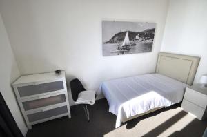En eller flere senger på et rom på Hotel Belsoggiorno