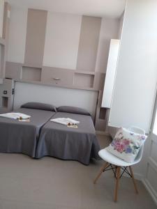 a bedroom with a bed and a chair at Pension-Albergue Don Alvaro in Sarria