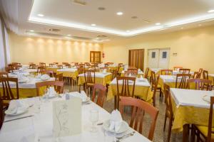 Restaurace v ubytování Hotel International + 29 fotografií