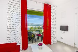 a room with a window with writing on the wall at Apartments Pava in Okrug Donji