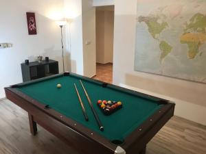 Biliár nebo kulečník v ubytování Big Homebase with Billardtable