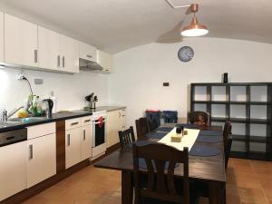Kuchyň nebo kuchyňský kout v ubytování Big Homebase with Billardtable