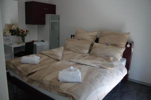 Voodi või voodid majutusasutuse Albergo Porta Verzasca toas