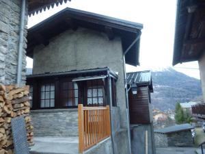 a house with a wooden door and a mountain at Le Mazot in Villaroger
