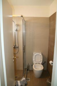 Koupelna v ubytování Alexandros Hotel