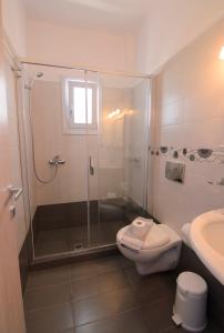 Ett badrum på Hotel Agnadi