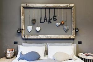 A bed or beds in a room at Suite11 Como apartment