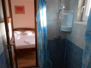 Ванна кімната в Halasto Pension