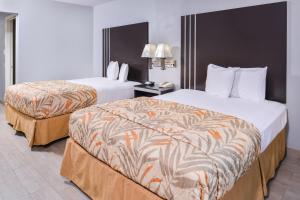 Postel nebo postele na pokoji v ubytování Express Inn Weslaco/Mercedes