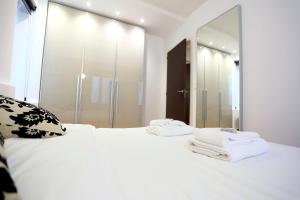Łóżko lub łóżka w pokoju w obiekcie Bakea by Smiling Rentals