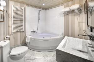 A bathroom at Hotel Boutique Maribel (Adult Only)