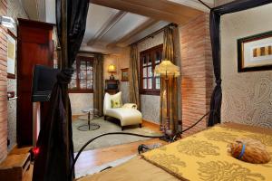 A bed or beds in a room at Hotel Boutique Maribel (Adult Only)