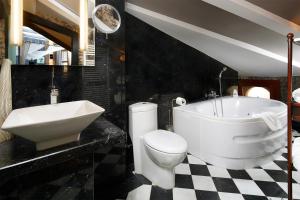 A bathroom at Hotel Boutique Maribel (Adult Only)