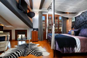 A bed or beds in a room at Hotel Boutique Maribel (Adult Only)