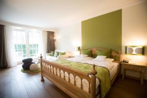 Кровать или кровати в номере Hotel Heiligenstein