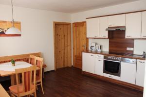 Köök või kööginurk majutusasutuses Unterhagmooshof