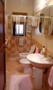 A bathroom at Villa del Cardinale