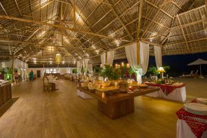Restaurace v ubytování Konokono Beach Resort and Isaraya Luxury Overwater Villas