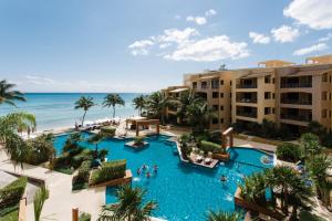 La pileta dentro o cerca de Oceanfront el Faro Surf 302