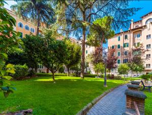 ローマにあるMoonLight Suiteの木々の立ち並ぶ公園