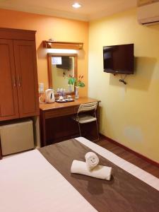 TV a/nebo společenská místnost v ubytování SkyGlobal Hotel
