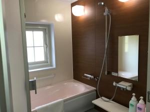 Ванна кімната в Tsuru Apartments