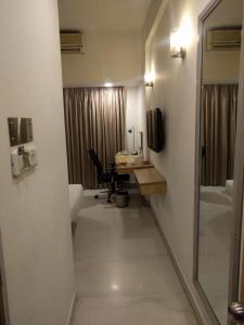 Televiisor ja/või meelelahutuskeskus majutusasutuses Lemon Tree Hotel, Udyog Vihar, Gurugram