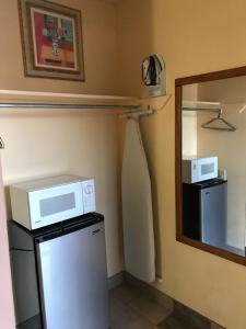 Kuchyň nebo kuchyňský kout v ubytování A Fisher's Inn Motel