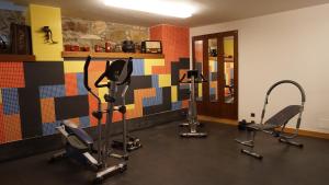 Fitnes oz. oprema za telovadbo v nastanitvi Apartamentos Lagos de Saliencia