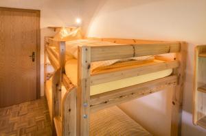 Letto o letti in una camera di Bio-Bergbauernhof Weger