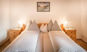 Letto o letti in una camera di Bio-Bergbauernhof Weger
