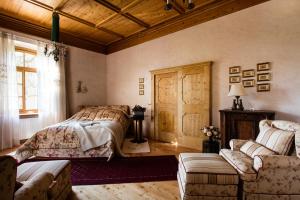 Postel nebo postele na pokoji v ubytování Schlosswirt Forst