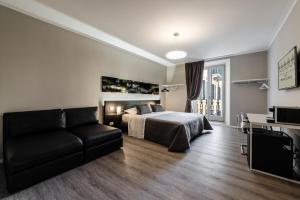 a bedroom with a bed and a couch at Residenza Navona Verona in Verona