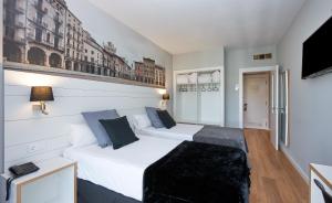 Ένα ή περισσότερα κρεβάτια σε δωμάτιο στο Hotel Can Pamplona