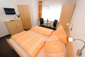 Ліжко або ліжка в номері Hotel Zum Birkenhof