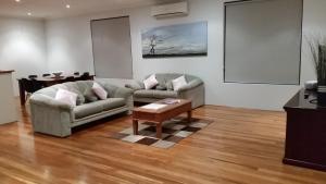 小巷双重景致度假屋的休息区