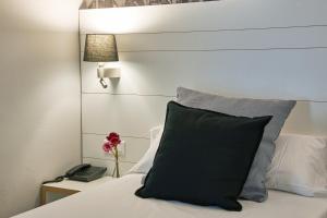 Ένα ή περισσότερα κρεβάτια σε δωμάτιο στο Hotel Can Pamplona
