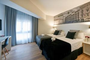 Ένα ή περισσότερα κρεβάτια σε δωμάτιο στο Hotel Can Pamplona