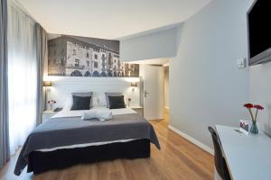 Hotel Can Pamplona tesisinde bir odada yatak veya yataklar